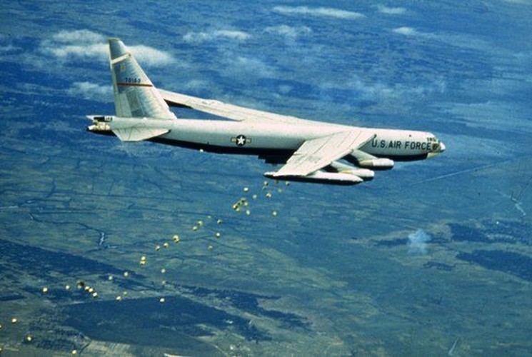 Cach Viet Nam ban ha B-52 du SAM-2 da bi My 