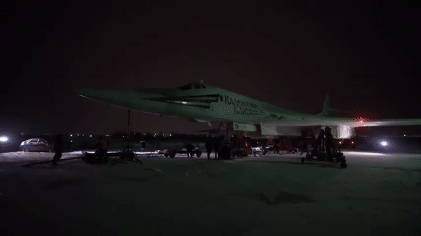 Nga sap nhan Tu-160M, mau oanh tac co moi dau tien sau 30 nam-Hinh-5