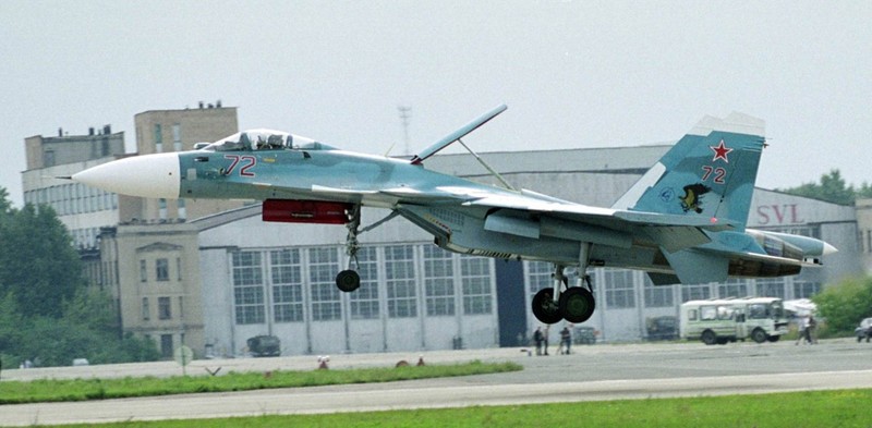 Tiem kich ham Su-33 - Phien ban ky la nhat cua dong Flanker-Hinh-14