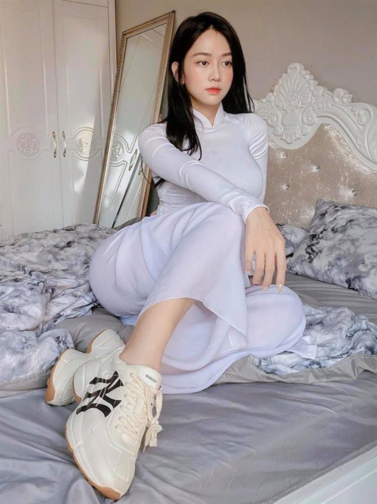 Hoa hau 1m86 Bao Ngoc mac ao dai cung sneaker-Hinh-4