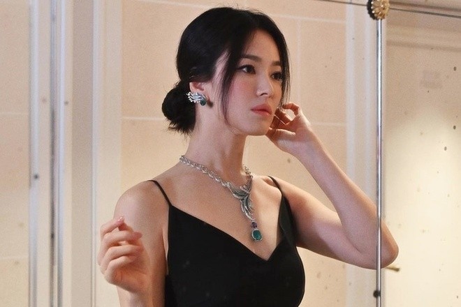 Song Hye Kyo pha vo hinh tuong ngoc nu-Hinh-3