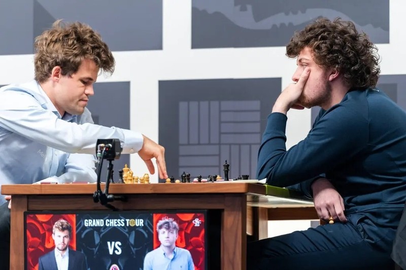 Vua co Carlsen bi to nguoc-Hinh-2