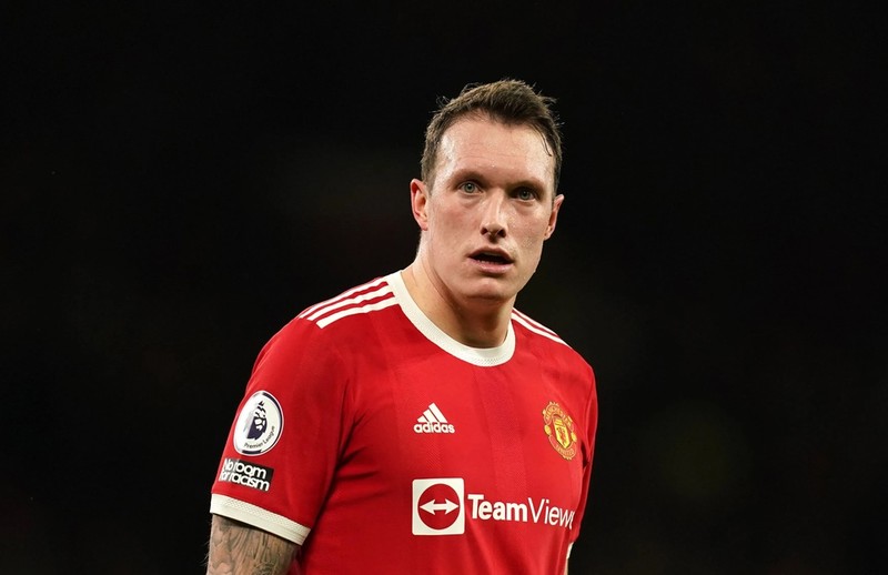 MU san sang de Phil Jones ra di