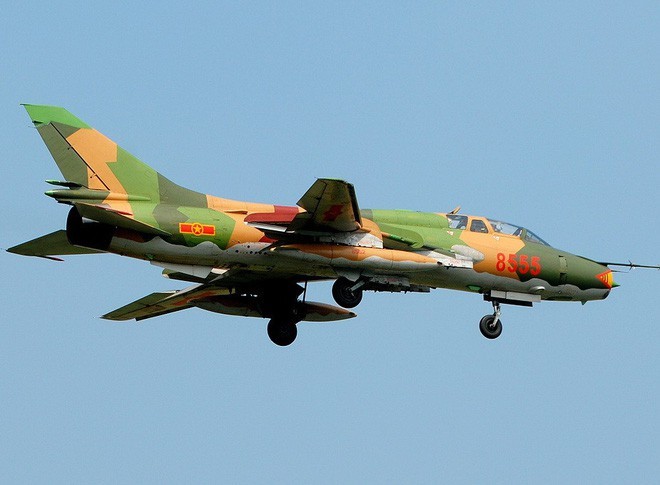 Doi canh cua tiem kich - bom Su-22 Viet Nam co gi dac biet?