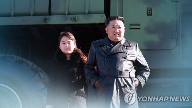 Ong Kim Jong Un dan con gai tham doanh trai quan doi