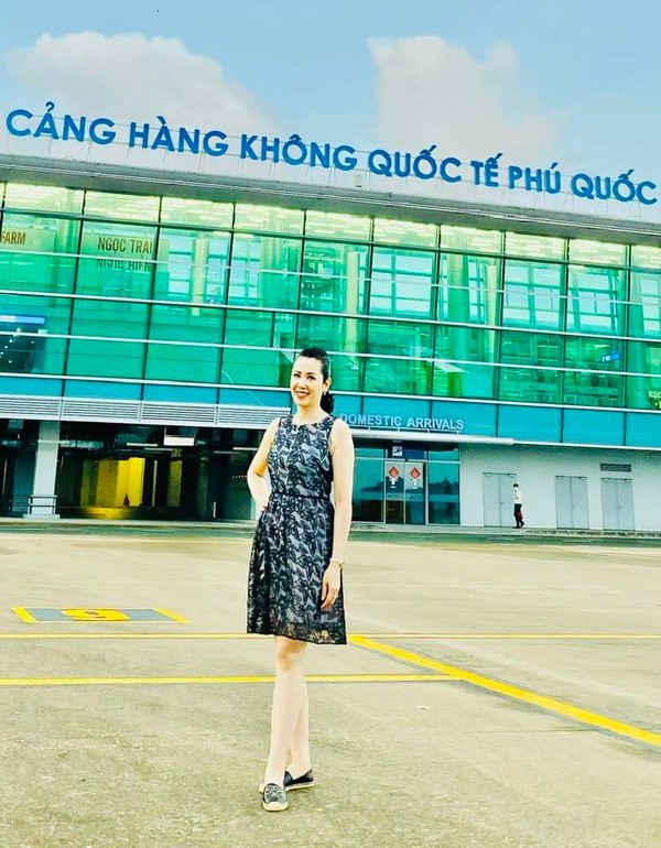 A hau Vi Thi Dong: Dam me lam tiep vien hang khong hon hao quang showbiz-Hinh-3