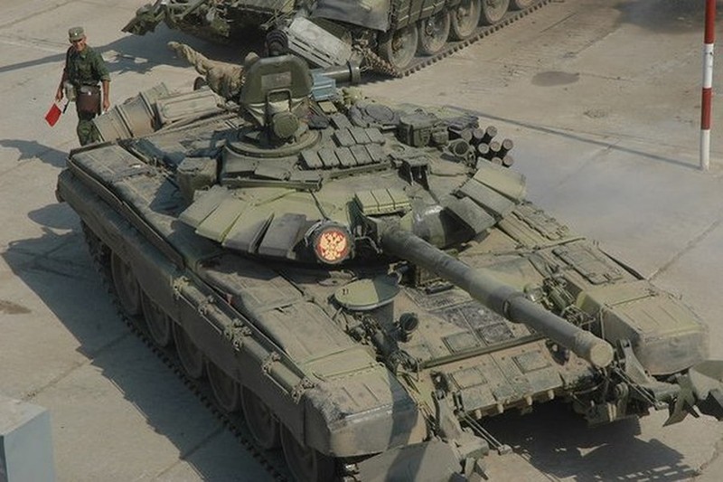 That bai cua xe tang T-72M1 va T-80U truoc Leopard 2A4 vao nam 1994 cho thay dieu gi?-Hinh-16