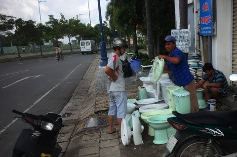 Tan trang bon cau: Nghe hiem o Sai Gon