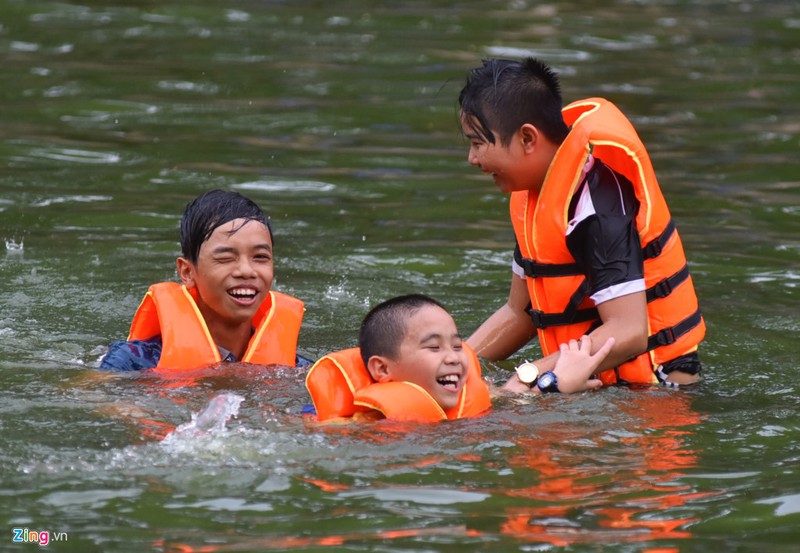 Tre em Ha Noi tam giai nhiet o ao lang nghin nam-Hinh-2