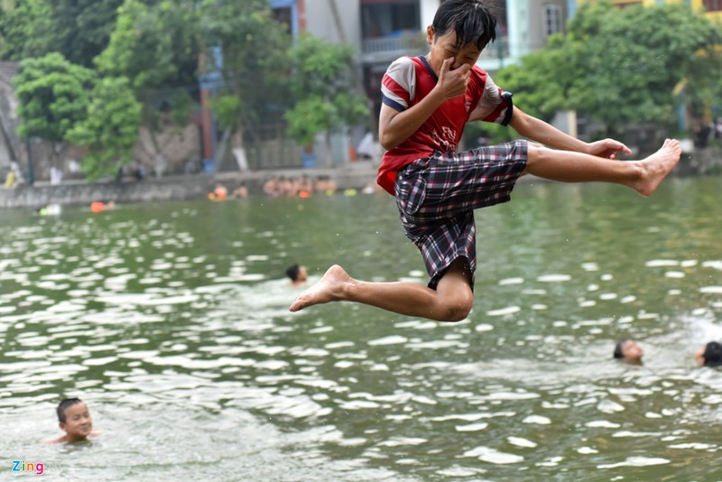 Tre em Ha Noi tam giai nhiet o ao lang nghin nam-Hinh-5