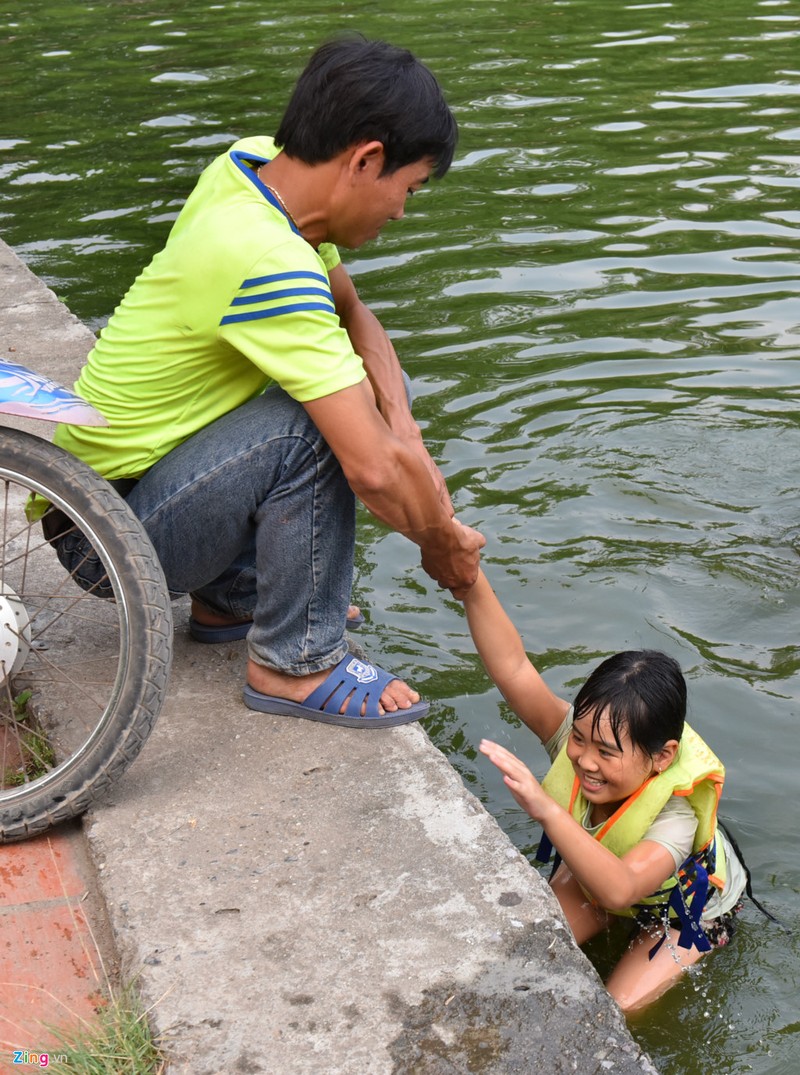 Tre em Ha Noi tam giai nhiet o ao lang nghin nam-Hinh-9