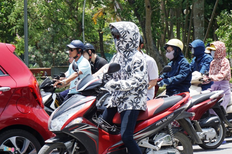 Nguoi ngheo o Da Nang, Nghe An gong minh muu sinh tren &quot;chao lua&quot;-Hinh-5