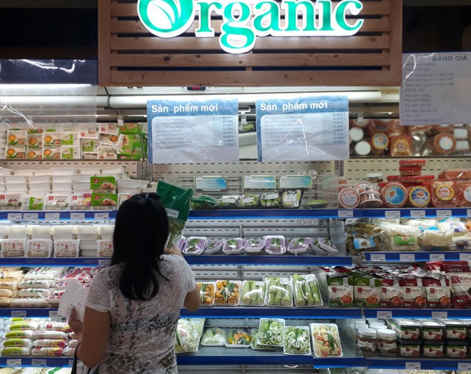 Rau organic "ba khong" ngheo nan o sieu thi Sai Gon-Hinh-2