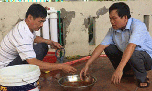 Giua thanh pho, dan phai dung nuoc ban kinh hoang