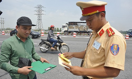 Cuc CSGT len tieng ve thong tin tang muc phat tu 1/8