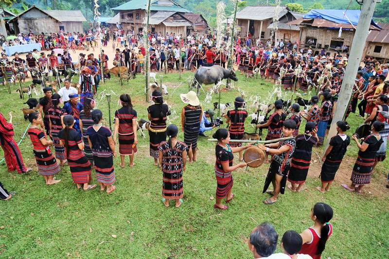 Nguoi Pa Co dam trau trong le hoi 10 nam moi co mot lan-Hinh-3