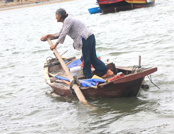 Nhung ngu dan phan toc dai "sat ca" lang chai ven bien Ha Tinh