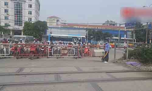 Nghe gac chan tau va nhung cau chuyen “khoc khong thanh tieng”