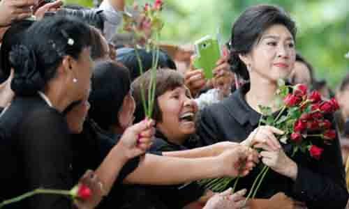 Nu cuu Thu tuong Thai Lan Yingluck Shinawatra: Hoa hong va song sat