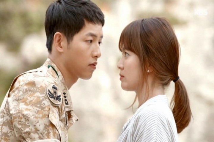 Lo anh Song Joong Ki - Song Hye Kyo sang Phap huong tuan trang mat?-Hinh-9