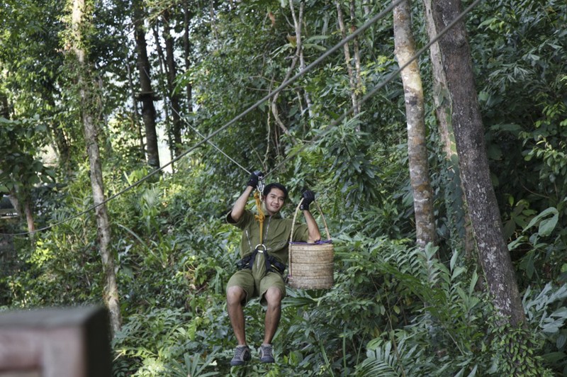 Den Thai Lan tan huong bua tiec lo lung tren cay-Hinh-5