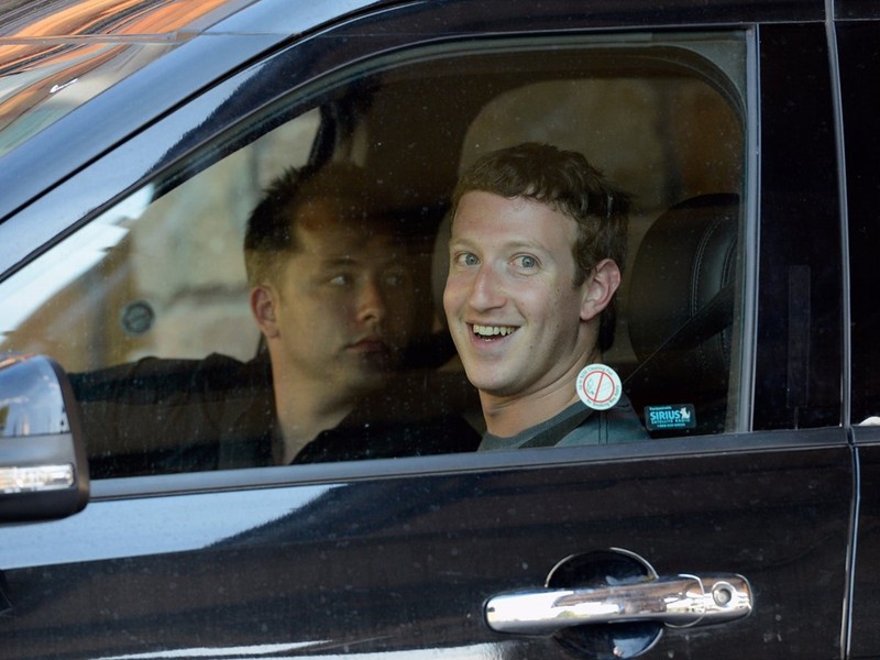 So huu 74 ty USD, CEO Facebook o biet thu nao, di xe gi?-Hinh-4