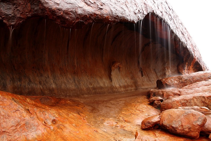 Australia sap cam du khach leo nui tai &quot;ky quan&quot; giua sa mac-Hinh-6