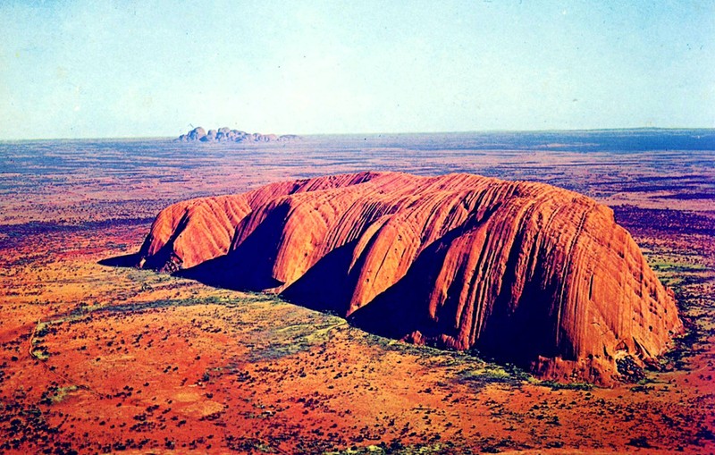 Australia sap cam du khach leo nui tai &quot;ky quan&quot; giua sa mac-Hinh-8