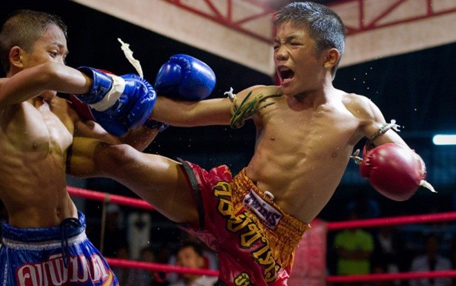 Cau be 13 tuoi chet guc tren san dau Muay Thai thoi bung lan song phan no-Hinh-2