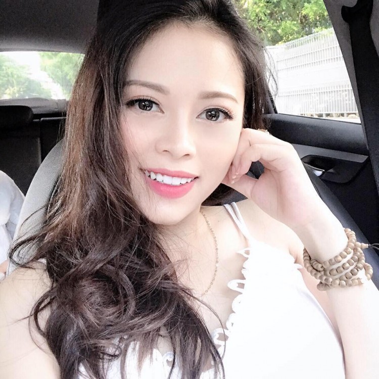 Hang Tui tang qua khung cho nguoi yeu cua cac cau thu Viet Nam