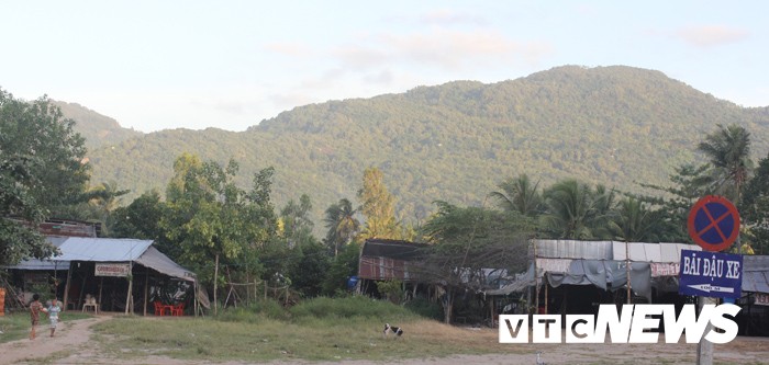 Tieng sao bi ai noi qua nui dau thuong co 19 hang dong chon nguoi