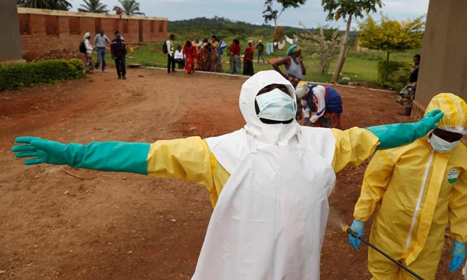 Phu nu Congo phai doi tinh duc lay vaccine ngua virus Ebola-Hinh-2