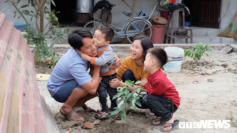 Chuyen tinh lang man cua anh linh Truong Sa cau hon ngay tai san ga-Hinh-2