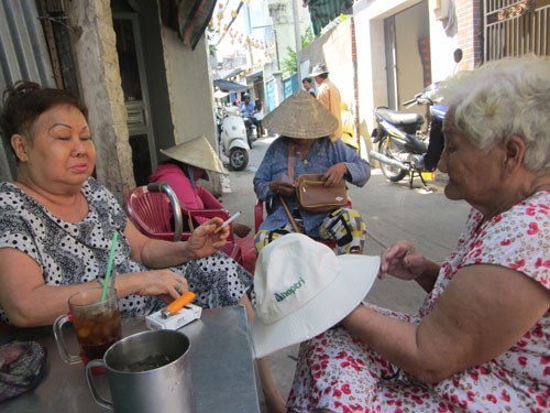 Nguoi dan ba cu giao thua lai doc kinh ke sam hoi cho Nam Cam