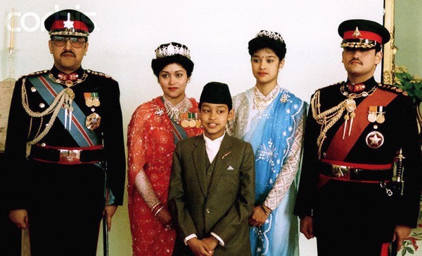 Nguoi dan ba dep khien Thai tu Nepal tham sat ca gia dinh la ai?
