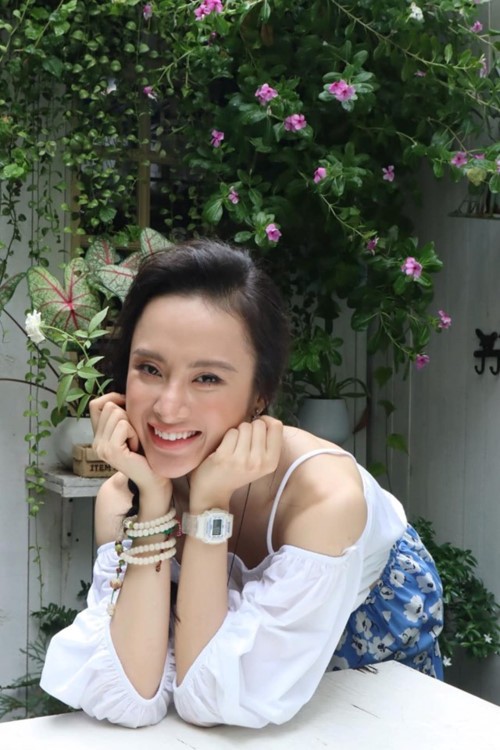 Angela Phuong Trinh gay soc voi ve ngoai gay go, xuong sac-Hinh-2