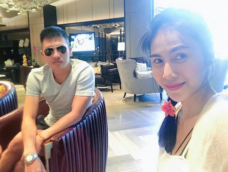 Cong Vinh bi che khi dang anh di du lich cung ba xa Thuy Tien-Hinh-2