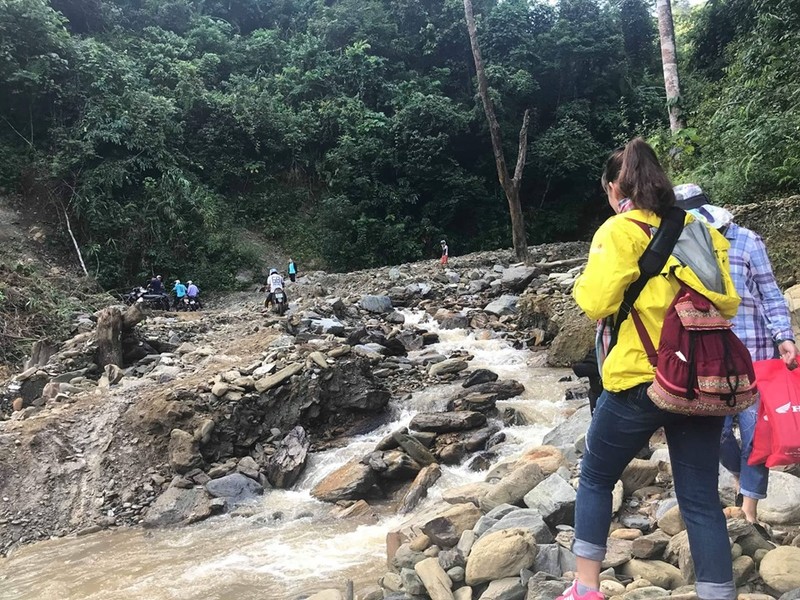 Nhin doi, di bo xuyen rung vao voi ban nhieu “khong”