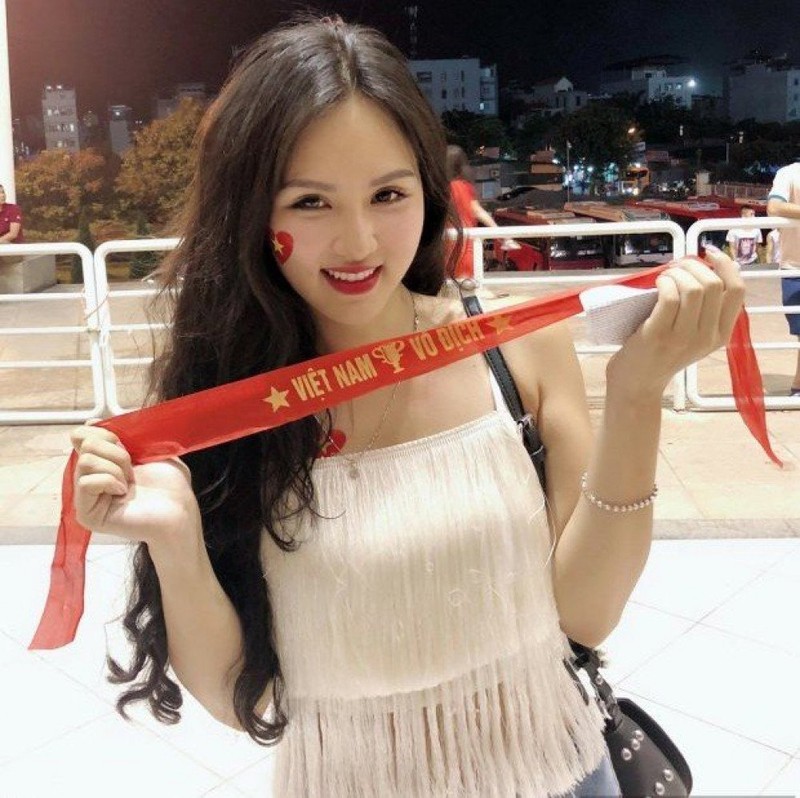 Hot girl “Nong cung World Cup 2018” ke lai qua trinh dau don vi dao keo-Hinh-2