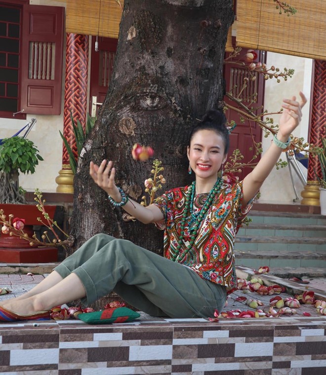 Chan sexy, Angela Phuong Trinh gian di di chua, tham gia khoa tu-Hinh-5