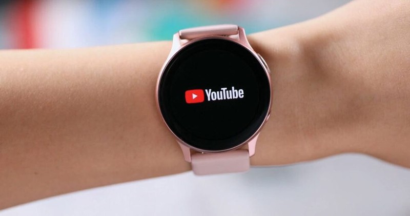 Xem Youtube truc tuyen tren smartwatch, duy nhat Galaxy Watch Active 2 co