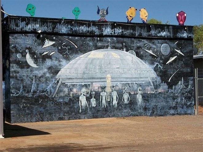 Ben trong 'thu do UFO' o Australia-Hinh-4