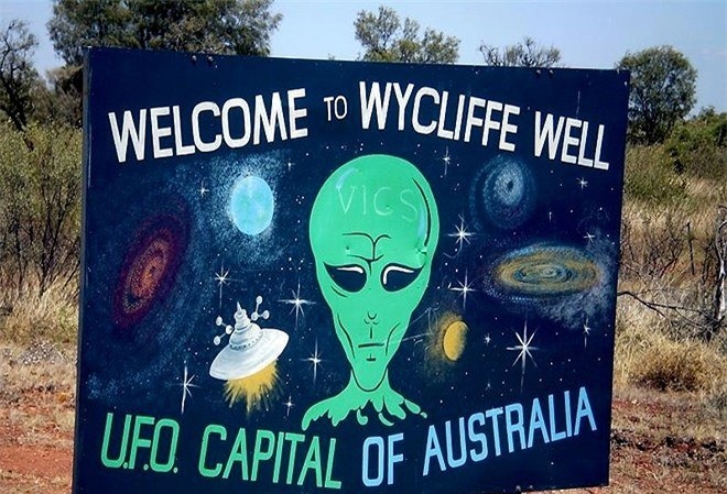 Ben trong 'thu do UFO' o Australia