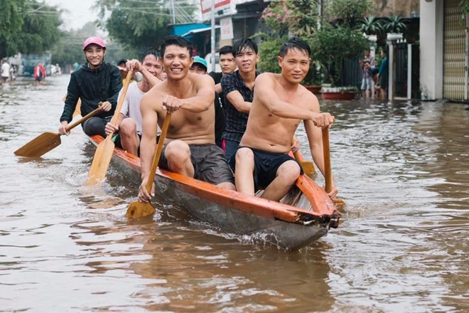 Nguoi dan vat lon muu sinh trong tran ngap lut kinh hoang o Phu Quoc-Hinh-2