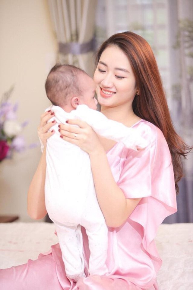 Cuoc song cua HH Thu Ngan hau lay chong dai gia khi vua dang quang-Hinh-3