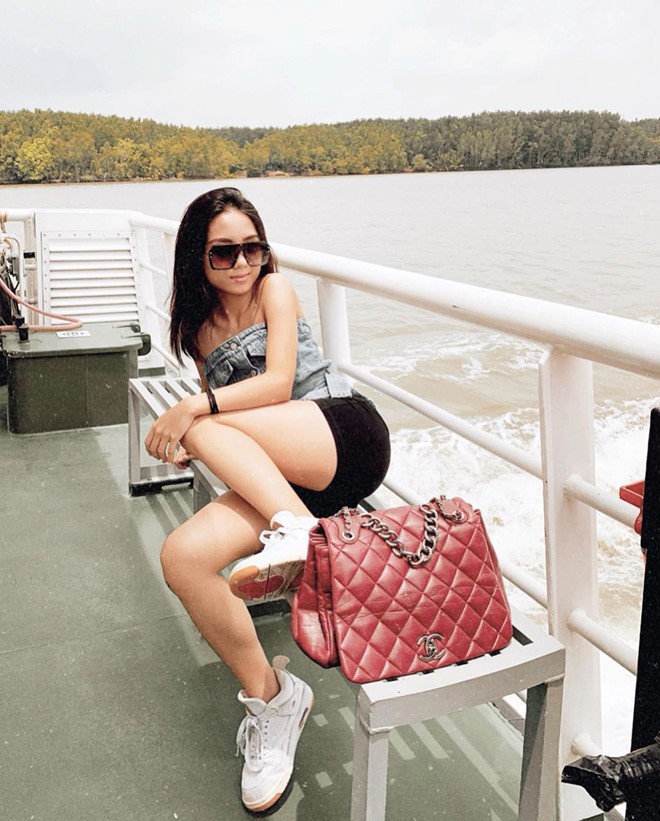 Hau chia tay Huyme, hot girl Truc Anh cham dien bikini khoe voc dang