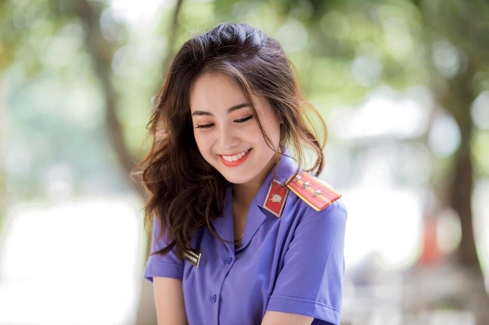 Nu kiem sat vien 9X khien dan tinh xon xang vi qua xinh lai con gioi-Hinh-5