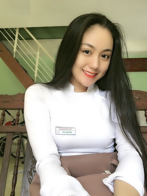 Net dep chuan hoa hau cua nu sinh trong bo anh ao dai trang gay sot