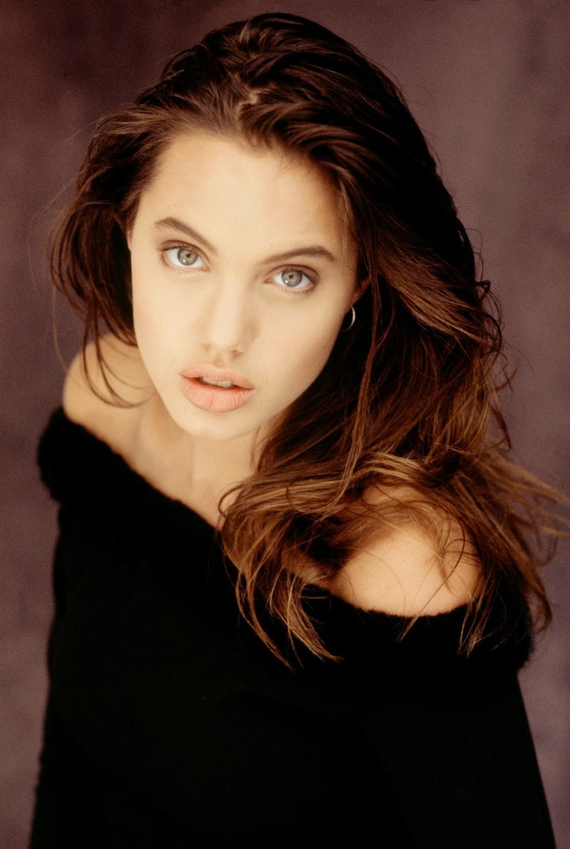 Ve dep nhu bup be cua Angelina Jolie nam 11 tuoi-Hinh-4
