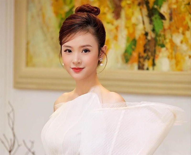 Hot girl Viet tai tieng, khoe than co cua nao tan cong showbiz?-Hinh-3